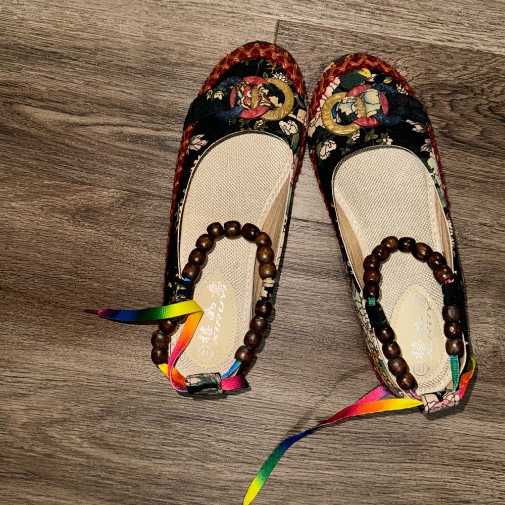 Causal  embroidered  stylish slip on”s flats